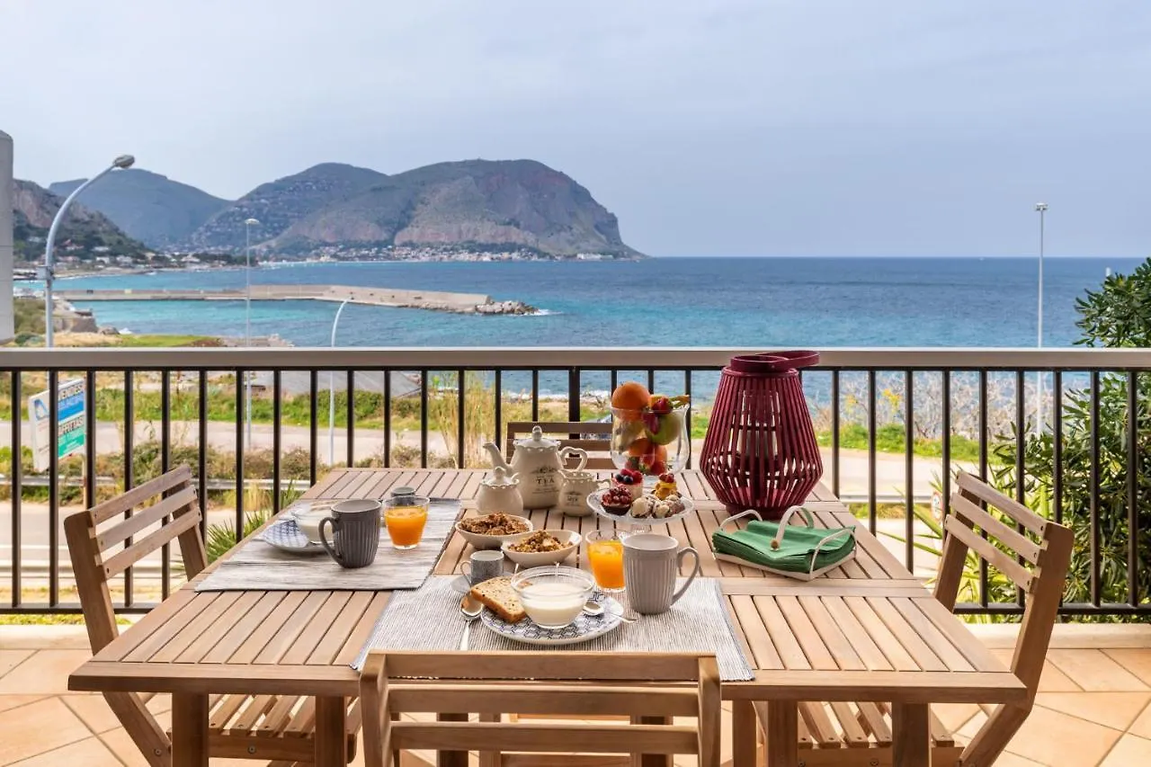 Apartmán Il Mare In Una Stanza By Domusicily Mondello
