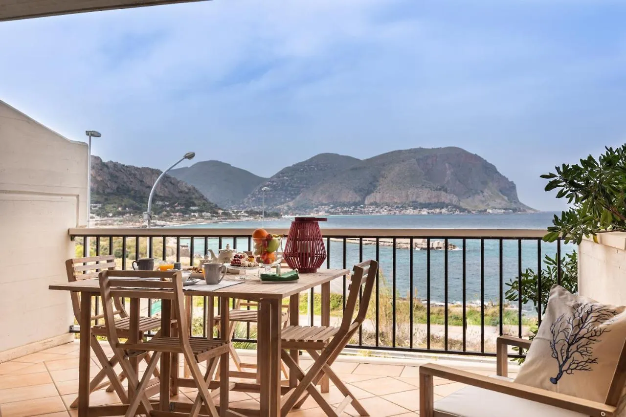 Il Mare In Una Stanza By Domusicily Mondello
