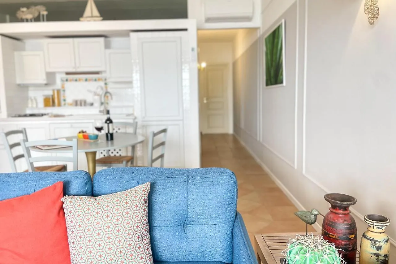 Apartment Il Mare In Una Stanza By Domusicily Mondello Italy